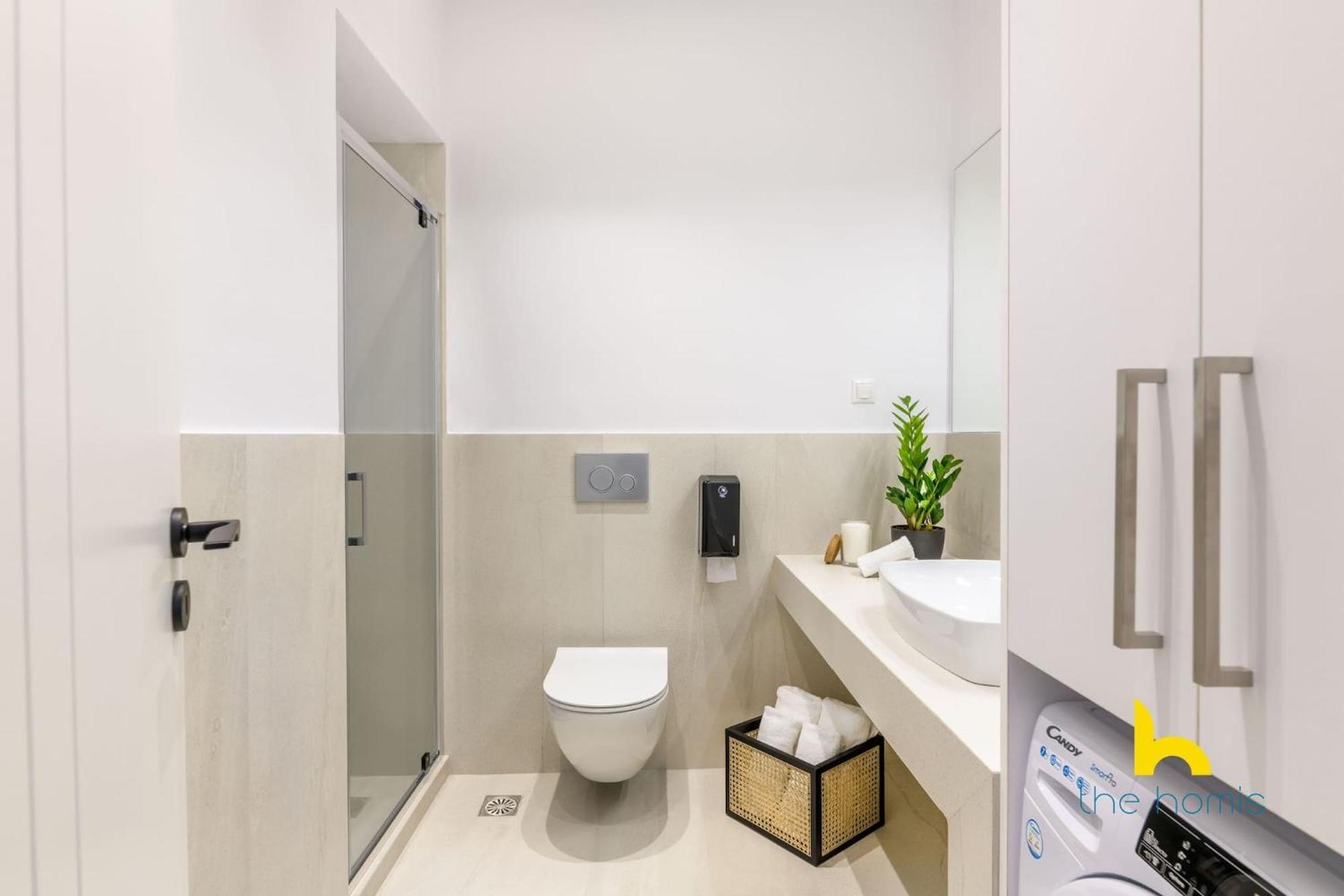 Sun-splashed 2-bdr Corner With Hillside Views! Apartment Athens