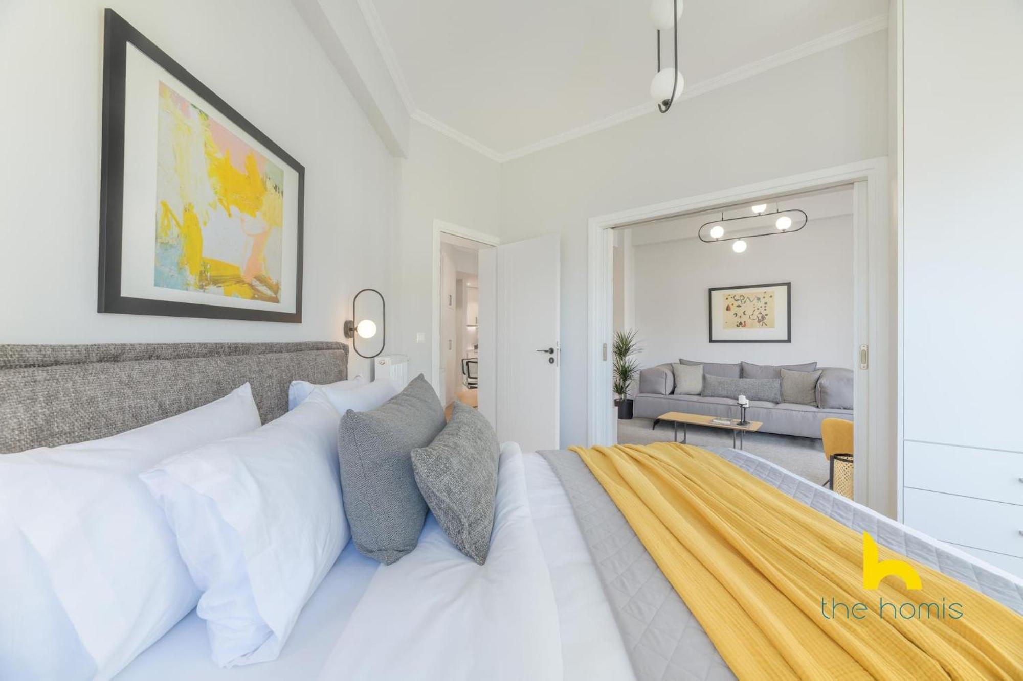Sun-splashed 2-bdr Corner With Hillside Views! * Athens