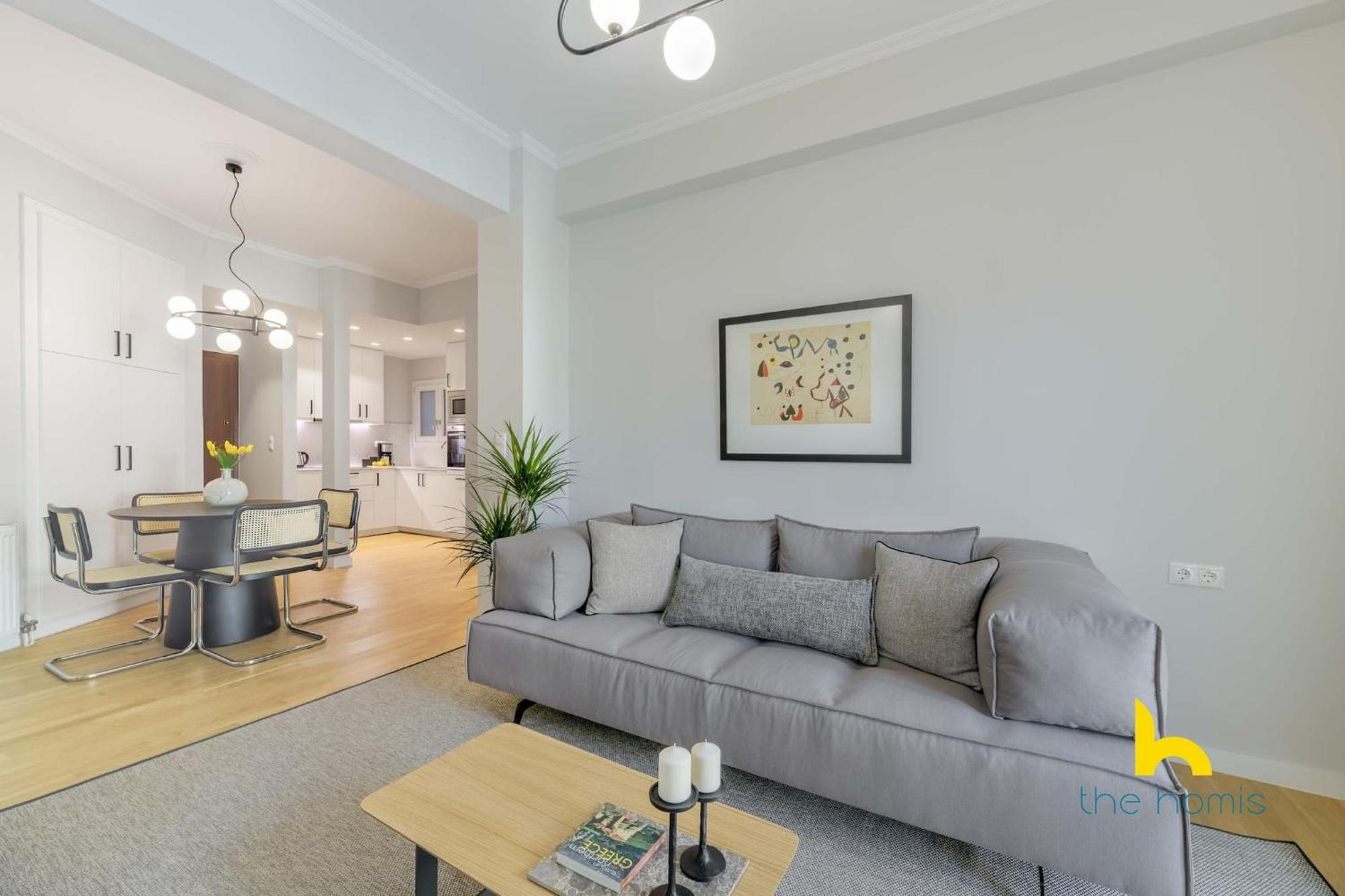 Sun-splashed 2-bdr Corner With Hillside Views! Apartment *